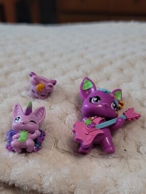 Lot Of 3 HATCHIMALS CollEGGtibles Bat FAMILY